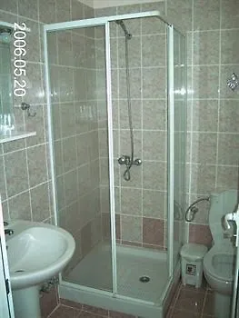 Delfini Apartmanhotel Aszproválta