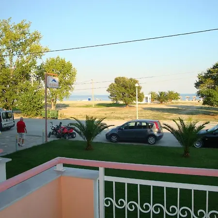 Delfini Apartahotel 3*